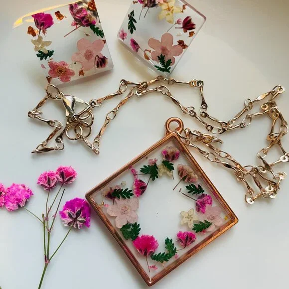 Rose Gold 14" Pink Flowered Resin Necklace and Earing Set - Picture 2 of 4